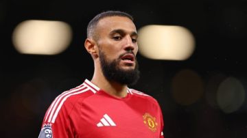 خيبة أمل.. نصير مزراوي يعلق على سقوط مانشستر يونايتد أمام السيتي خيبة أمل.. نصير مزراوي يعلق على سقوط مانشستر يونايتد أمام السيتي