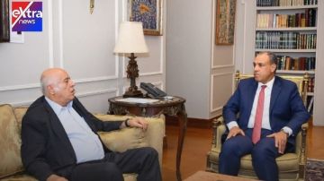 وزير الخارجية يبحث مع أمين سر حركة فتح الأوضاع في غزة وزير الخارجية يبحث مع أمين سر حركة فتح الأوضاع في غزة