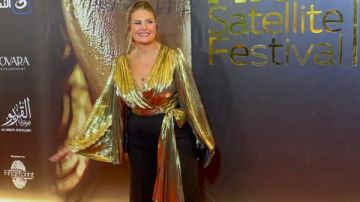 يسرا وروجينا وأكرم حسني على السجادة الحمراء لحفل مهرجان الفضائيات العربية