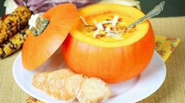 شوربة القرع الكريمية.. وصفة دافئة وصحية في يوم بارد