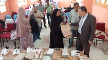 مبادرة رائدة بمدارس أسيوط .. وجبات غذائية وملابس مجانية للطلاب غير القادرين صور