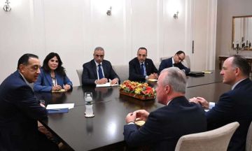 رئيس الوزراء يلتقي رئيس شركة بوينج العالمية