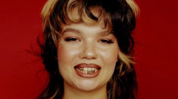 قصة انهيار مغنية شهيرة على المسرح وقلق حول مستقبلها الفني