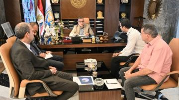 محافظ جنوب سيناء: إنشاء محطات طاقة شمسية بشرم الشيخ لدعم المشروعات والتجمعات البدوية