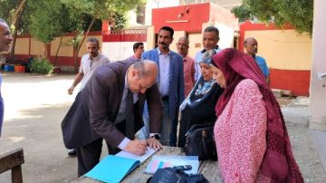 مدير تعليم قنا يفاجئ 4 مدراس بمرور ميداني فى أول أسبوع دراسى.. صور