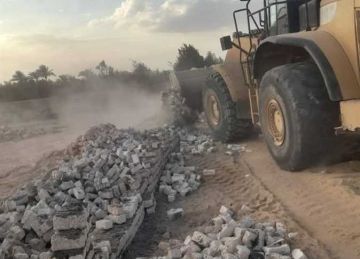 مستشار الرئيس يؤكد لـ محافظ أسوان أهمية استمرار الجهود بملف تقنين الأراضي (تفاصيل) مستشار الرئيس يؤكد لـ محافظ أسوان أهمية استمرار الجهود بملف تقنين الأراضي (تفاصيل)