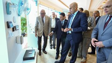 وزير التعليم يتفقد معرض العربية للتصنيع: شاشات تفاعلية وتابلت لدعم التعليم الذكي بالصور