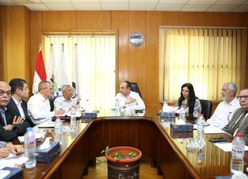 وزير قطاع الأعمال يستعرض الموقف التنفيذي لمشروعات التطوير بشركات القابضة للأدوية وزير قطاع الأعمال يستعرض الموقف التنفيذي لمشروعات التطوير بشركات القابضة للأدوية