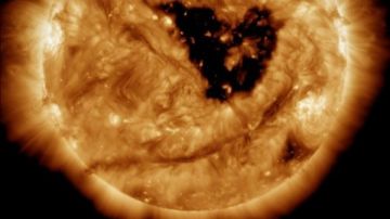 ضربة مزدوجة من الشمس .. عاصفة جيومغناطيسية تضرب الأرض غدا