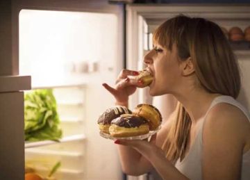  لو جوعت بليل .. 4 وجبات خفيفة يمكنك تناولها