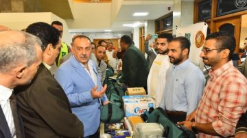 محافظ أسيوط يسلم شهادات التخرج وحقائب مهنية لخريجي البرامج التدريبية محافظ أسيوط يسلم شهادات التخرج وحقائب مهنية لخريجي البرامج التدريبية