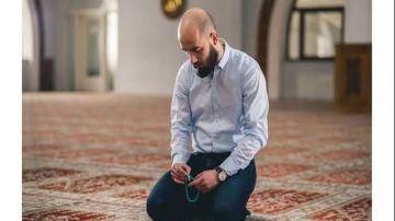 هل يجب إقامة الصلاة لمن يؤديها منفردا ؟.. لجنة الفتوى تجيب