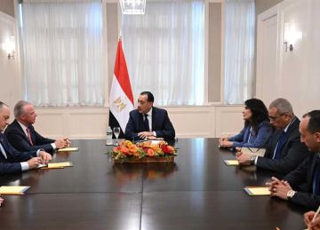  مدبولي يلتقي رئيس شركة بوينج العالمية (تفاصيل)