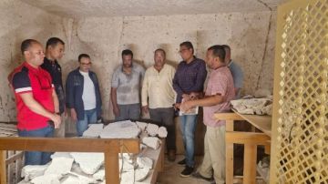 مدير عام آثار الأقصر يتفقد أعمال تجميع وتوثيق السدات الطينية لمقبرة الملك الذهبي مدير عام آثار الأقصر يتفقد أعمال تجميع وتوثيق السدات الطينية لمقبرة الملك الذهبي