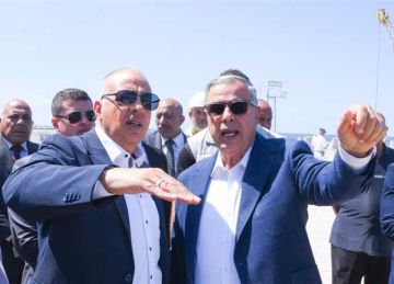 من المحروسة حتى بئر مسعود.. وزير الري يتفقد مشروع حماية الشواطيء في الإسكندرية