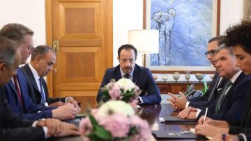 وزير الخارجية يلتقي مع رئيس جمهورية قبرص