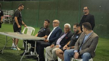 القنصل المصري بجدة يساند بيراميدز قبل مواجهة الأهلي السعودي القنصل المصري بجدة يساند بيراميدز قبل مواجهة الأهلي السعودي