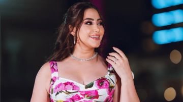 عليها أحكام .. ضبط المطربة بوسي في مطار القاهرة وترحيلها إلى النيابة