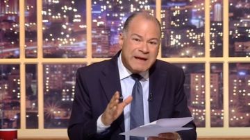 كان مسجونا بموجب أحكام قضائية.. تعليق الديهي على العفو الرئاسي عن علاء عبدالفتاح