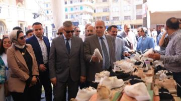محافظ الإسكندرية يفتتح معرض السلع ومستلزمات الدراسة والملابس بأسعار مخفضة محافظ الإسكندرية يفتتح معرض السلع ومستلزمات الدراسة والملابس بأسعار مخفضة
