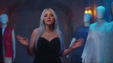 نجمة آرب ايدول سمر الحسيني تطرح كليب ننسى مين 