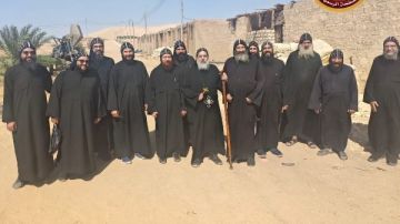 افتتاح مصنع الأدوات الكهربائية بدير الأنبا باخوميوس بالأقصر صور