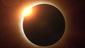 العالم على موعد مع ظاهرة نادرة بعد خسوف القمر الكلي.. ماذا يحدث؟