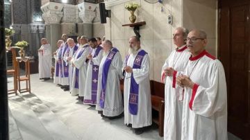 نائب مطران الكنيسة اللاتينية بمصر يترأس صلاتي قداس وجنازة الأب بولس الكرملي