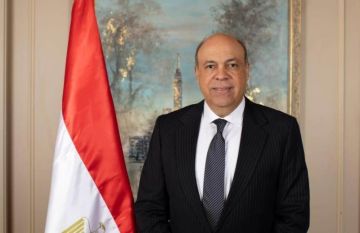 وزير الطيران المدني يبحث مع وزير البنية التحتية البولندي آفاق التعاون