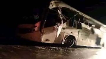 3 وفيات و38 مصابا.. تفاصيل حادث انقلاب أتوبيس على صحراوي الأقصر