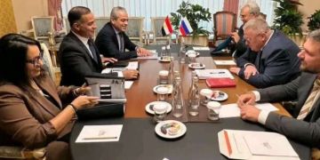 السفير المصري في موسكو يلتقي نائب رئيس الوزراء الروسي السفير المصري في موسكو يلتقي نائب رئيس الوزراء الروسي