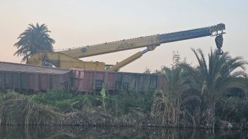 خروج قطار بضائع عن القضبان ببني سويف.. وتحرك عاجل من السكة الحديد صور