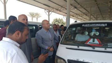 نائب محافظ الجيزة يتفقد موقف السرفيس الحضاري بمدينة الصف