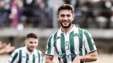 أولمبياكوس اليوناني يتعاقد مع مهاجم مصري.. من هو؟