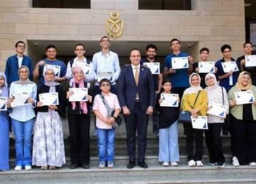 رئيس الرعاية الصحية يلتقي أوائل الثانوية العامة: النجاح الحقيقي لا يكتمل إلا في مصر رئيس الرعاية الصحية يلتقي أوائل الثانوية العامة: النجاح الحقيقي لا يكتمل إلا في مصر