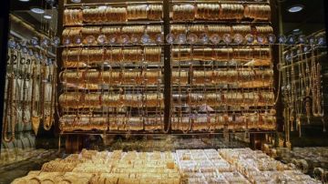 أسعار الذهب تقلص مكاسبها في المعاملات الفورية بعد تجاوزها 3700 دولار لأول مرة