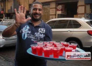 اشرب وصلي ع النبي .. شوارع الإسكندرية تتزين بـ الشربات بالموز والحلوى احتفالا بالمولد النبوي (صور) اشرب وصلي ع النبي .. شوارع الإسكندرية تتزين بـ الشربات بالموز والحلوى احتفالا بالمولد النبوي (صور)