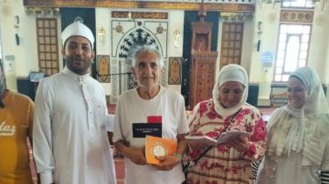 غير اسمه إلى محمد.. أرجنتيني يشهر إسلامه في مسجد الميناء الكبير بالغردقة غير اسمه إلى محمد.. أرجنتيني يشهر إسلامه في مسجد الميناء الكبير بالغردقة