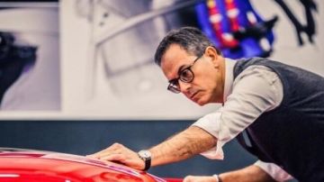 من هو فلافيو مانزوني كبير مسؤولي التصميم في فيراري ؟