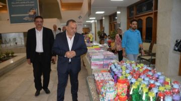 أسيوط.. توزيع 300 حقيبة مدرسية للأسر الأولى بالرعاية