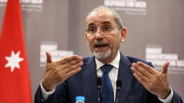 الصفدي: سلاح التجويع الصهيوني يفاقم المجاعة في قطاع غزة الصفدي: سلاح التجويع الصهيوني يفاقم المجاعة في قطاع غزة