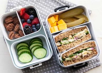 تحذير هام.. هذا النوع من اللانش بوكس يسبب اضطراب فرط الحركة ويشتت انتباه طفلك (بدائل آمنة) تحذير هام.. هذا النوع من اللانش بوكس يسبب اضطراب فرط الحركة ويشتت انتباه طفلك (بدائل آمنة)