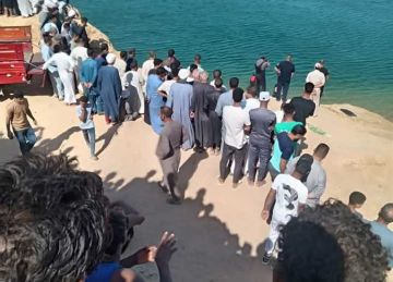 حقيقة ظهور تجمعات مائية بصحراء المنيا.. والمحافظ يحذر من الاقتراب للبحيرة حقيقة ظهور تجمعات مائية بصحراء المنيا.. والمحافظ يحذر من الاقتراب للبحيرة