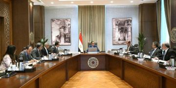 رئيس الوزراء يتابع الجهود المبذولة لطرح الفرص الاستثمارية المتاحة في قطاع الصحة