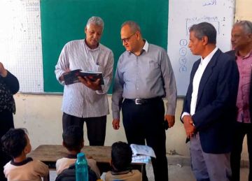 راحته النفسية تنعكس على عطائه في الفصل .. وكيل تعليم أسوان يحسم أزمة ندب 42 معلما ومعلمة راحته النفسية تنعكس على عطائه في الفصل .. وكيل تعليم أسوان يحسم أزمة ندب 42 معلما ومعلمة
