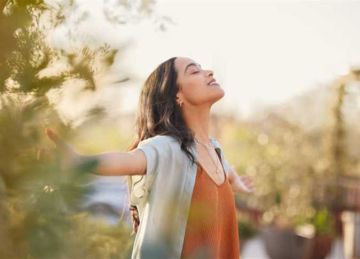 ما هي المدة المثالية للتعرض للشمس من أجل تعزيز مستويات فيتامين (د)؟