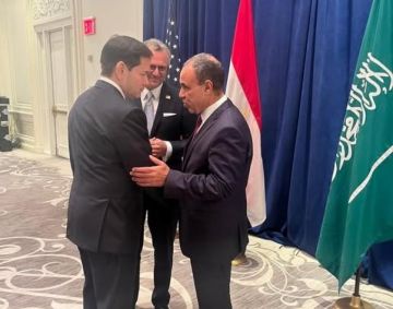 وزير الخارجية يلتقي بوزير الخارجية والقائم بأعمال مستشار الأمن القومي الأمريكي