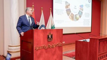 اجتماع وزير البترول والثروة المعدنية مع عدد من رؤساء الشركات العالمية لتعزيز الشراكات الاستراتيجية اجتماع وزير البترول والثروة المعدنية مع عدد من رؤساء الشركات العالمية لتعزيز الشراكات الاستراتيجية