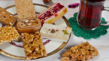 استشاري تغذية: شريحة واحدة من حلوى المولد تكفي يوميا.. والمكسرات خيار صحي