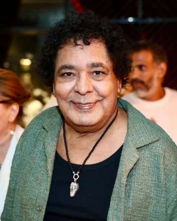 الكينج محمد منير يشاهد فيلم ضي مع أبطاله الكينج محمد منير يشاهد فيلم ضي مع أبطاله